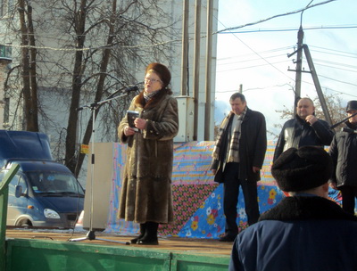 2016 39 Семёнова Т Председатель Совета ветеранов на митинге