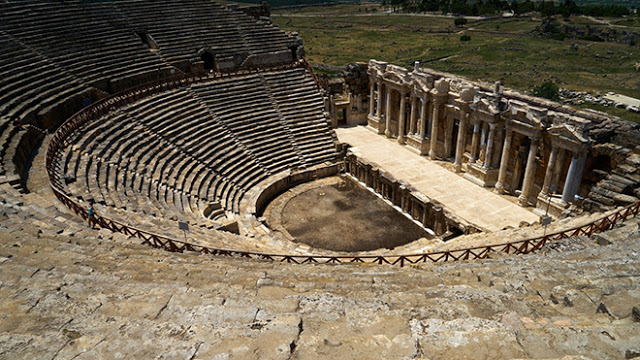 8 Древнегреческий театр